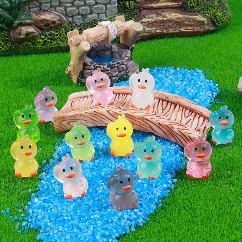 10 / 20pcs Luminous Mini Resin Ducks Tiny Duck Glow in The Dark Compact Miniature Waving Duck Figures Ideal for DO-IT-YOURSELF Fairy Garden