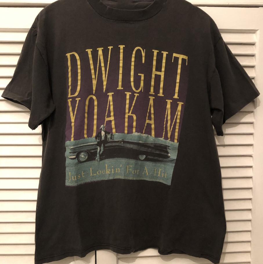 

Vintage Dwight Yoakam Just looking for a hit Black TShirt BL2.1144 Unisex T-Shirt XL