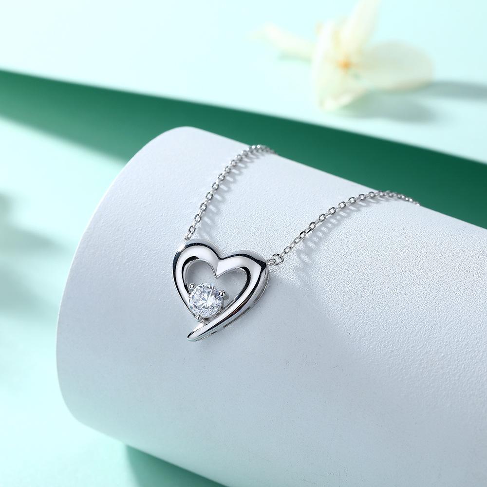 925 Sterling Silver Heart Pendant, Love Necklace, Women's Niche Light Luxury, European and American Fashion Zircon Silver Collarbone Chain Ins