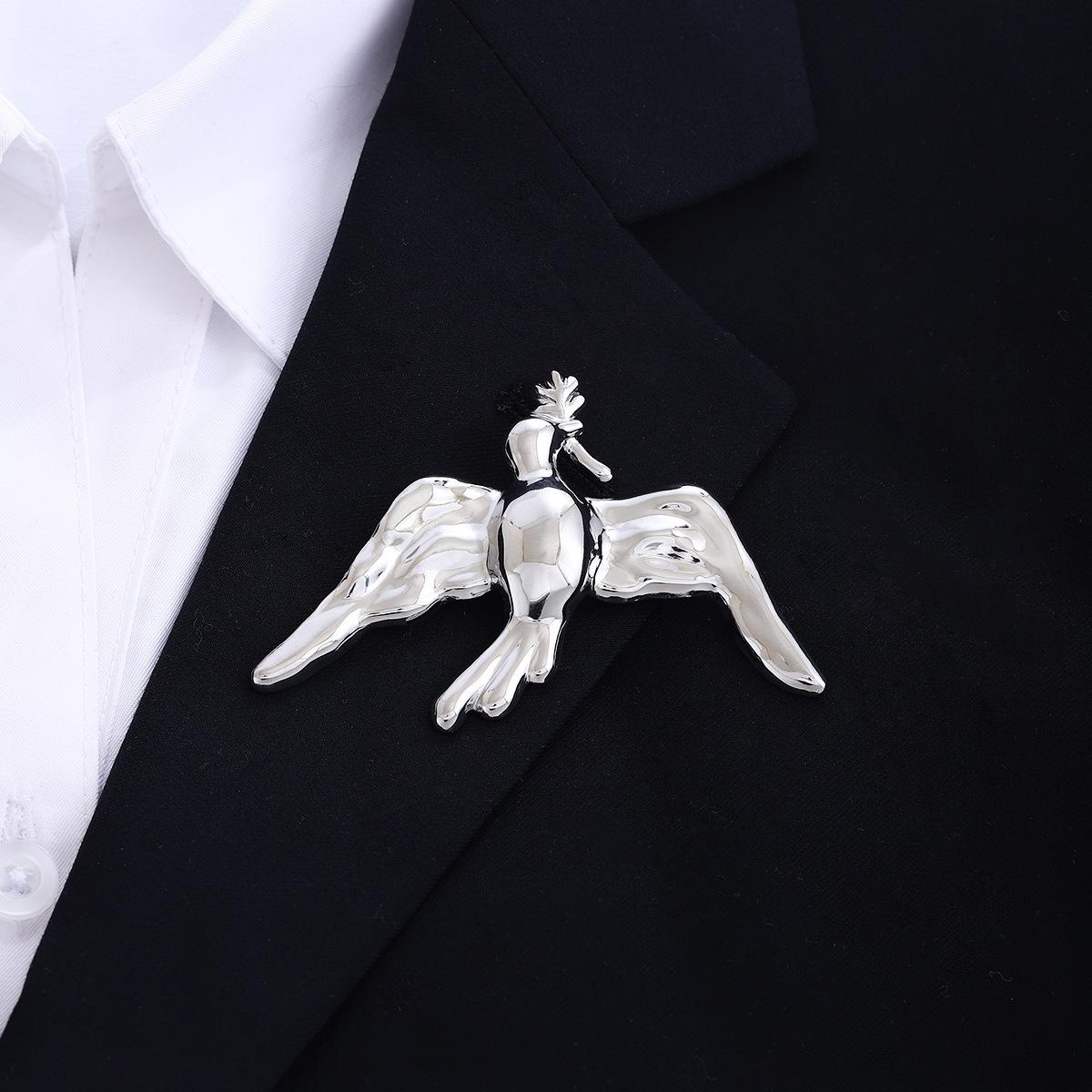 

Bust Matte Plain Gold Peace Dove Brooch Light Luxury High Sense Metal Style Fashion Temperament Pin Female