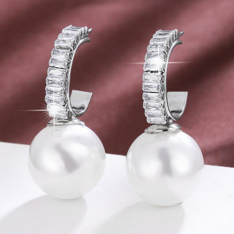 Elegant French Zirconia Pearl Stud Earrings - Retro, Versatile, and Luxurious.