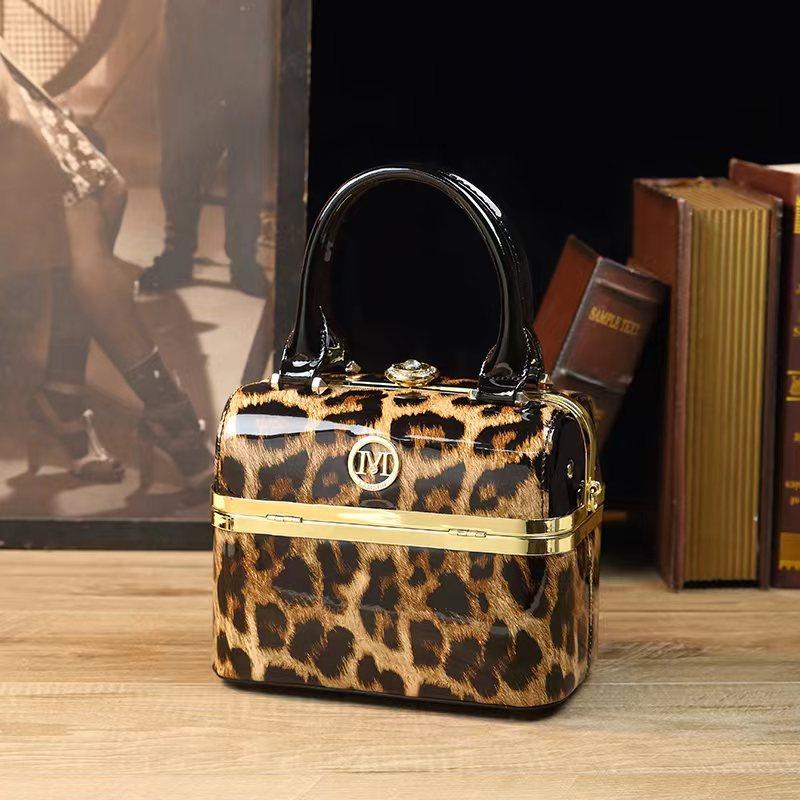 Glossy Patent Leather Small Box Women's Bag Holiday Gift for Girlfriend Exclusive Handbag Cross-Border Wholesale Winter New Style