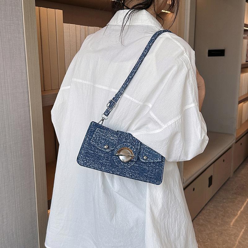 This Year's Popular Small Bag 2025 New Spring Simple Casual Messenger Bag Simple Casual Small Square Bag Shoulder Bag