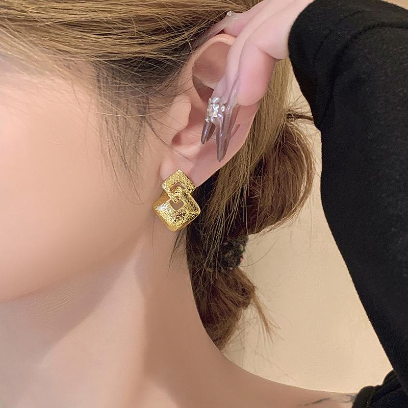 Irregular Frosted Stud Earrings for Women – 2024 Stylish Niche Design with Silver Needle for a High-End, Fashionable Look