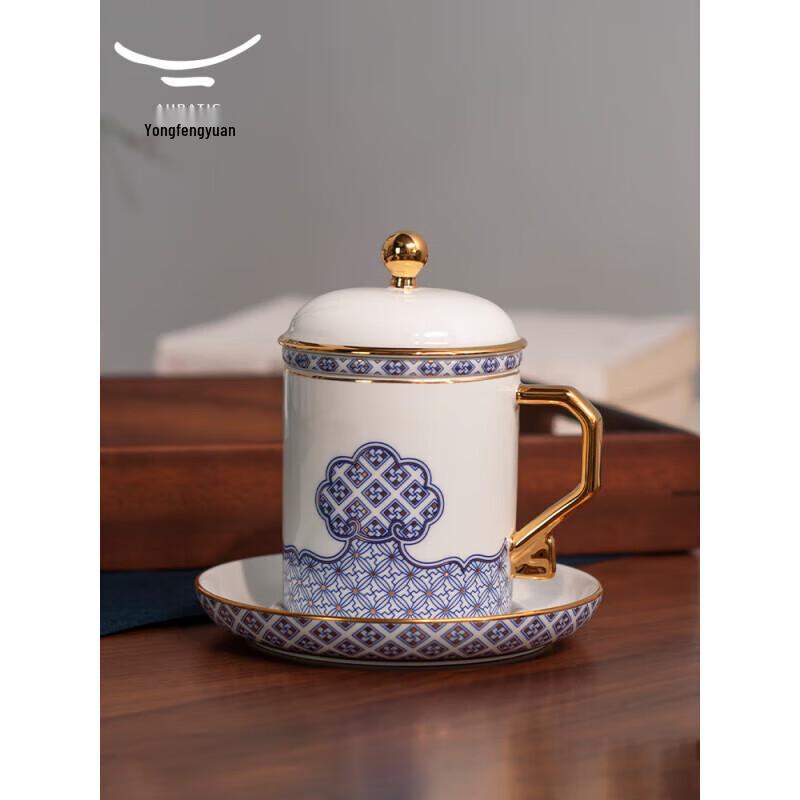 Yongfengyuan "Peaceful World" Ceramic Lidded Cup Set