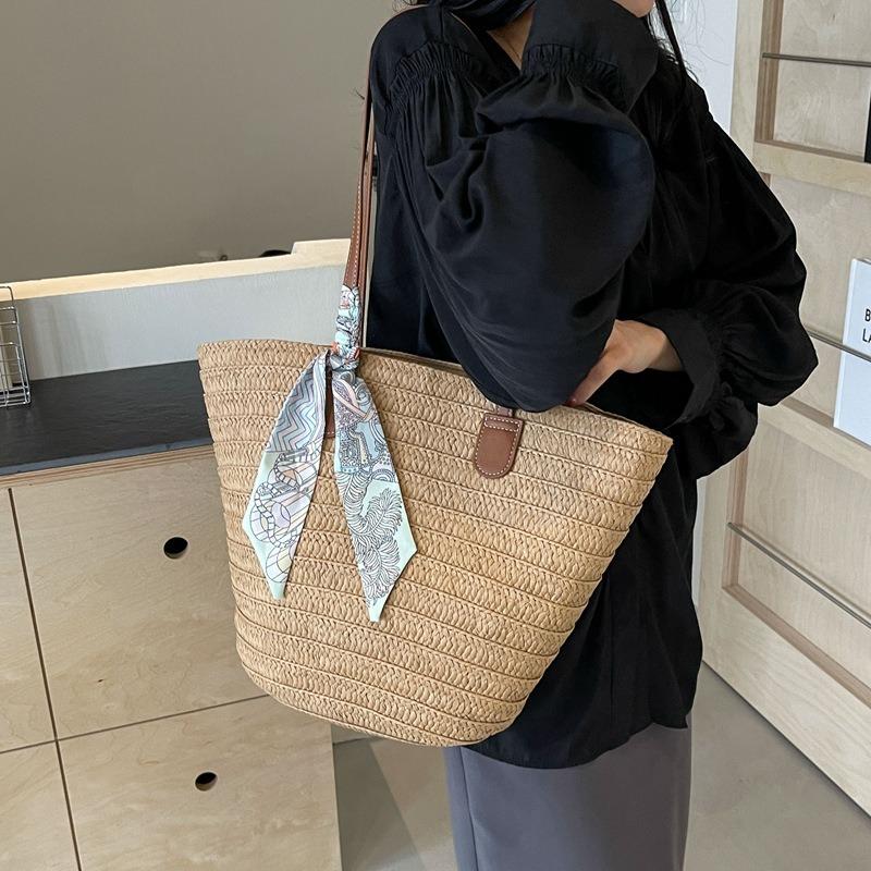 Straw Bag Women's Large-capacity New Vacation Beach Straw Bag Woven Commuter Bucket Bag Vegetable Basket Tote Bag