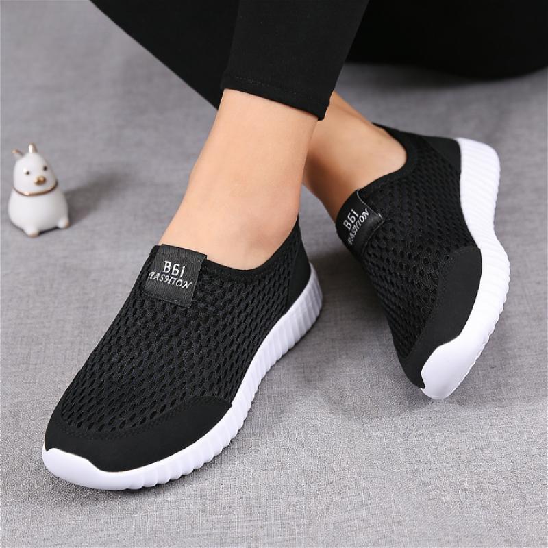 Lightweight Women Slip-On Mesh Shoes Quick-Drying Breathable Shoes 2026 Fashion Comfortable Walking Athletic Sneakers for Women