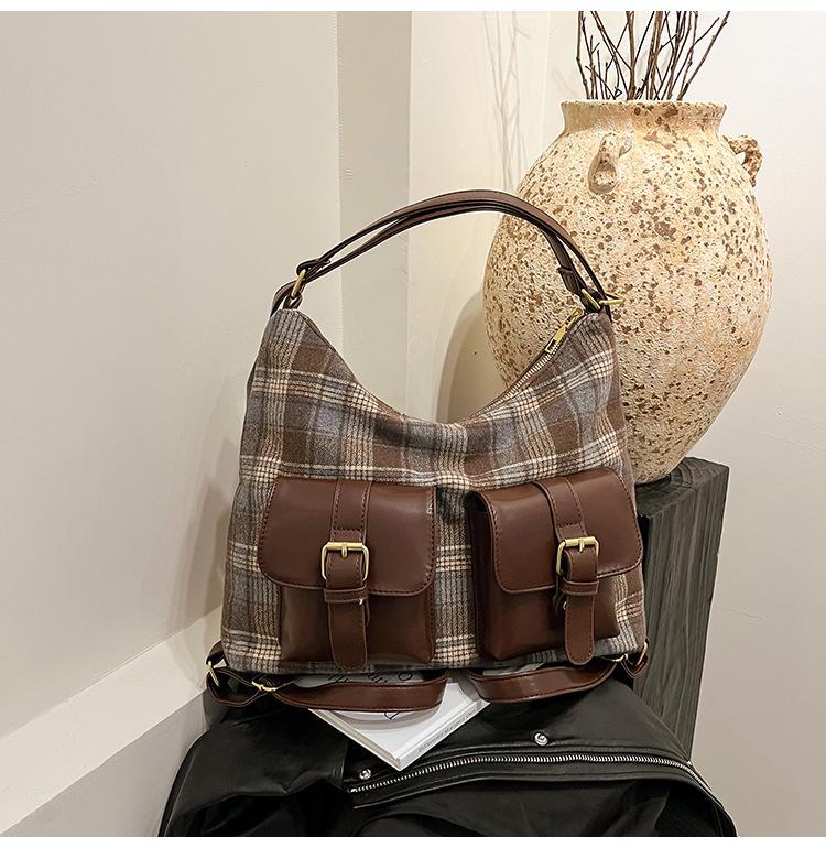 2024 Retro Wool Contrast Color Shoulder Bag - Cross-border Fashion for Autumn/Winter