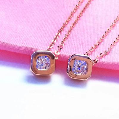 Kupferplattiertes Roségold Weiße Zirkon-Halsketten Schlichte Anhänger Kleine Runde Quadratische Anhänger Verlobungs-Collierkette Feiner Zirkon