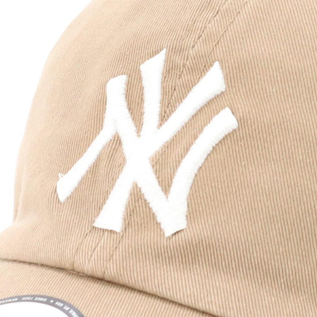 New Era Women's and Men's Casual Classic New York Yankees 12489143 Khaki White