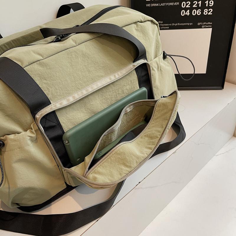 Große Kapazität Reise-Duffelbag mit Reißverschlusstasche vorne Mehrere Fächer Lässige Weekender-Tasche