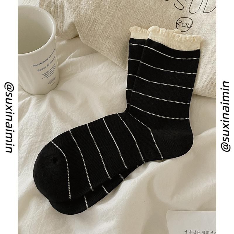 

Contrasting color Korean striped socks for women s spring and autumn medium tube socks, the same Xiaohongshu bubble mouth stacking socks one size чёрный