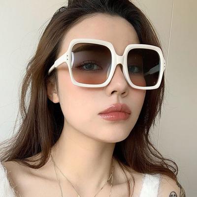 Yeni Erkek ve Kadın Güneş Koruması UV Koruma Moda Kişilik Retro Sürüş Sokak Çekimi İçbükey Şekil Büyük Çerçeve Kare Güneş Gözlüğü