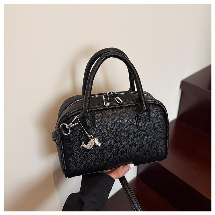 

Simple solid color handbag women s spring summer new versatile shoulder bag fashion commuter messenger bag чорний
