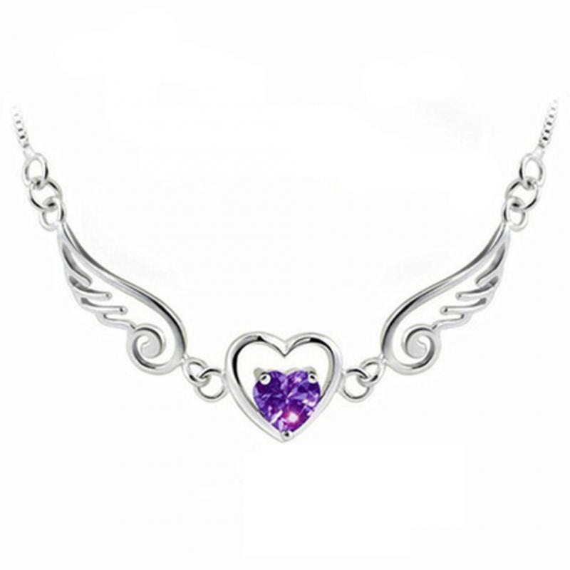 1 heart-shaped pendant necklace