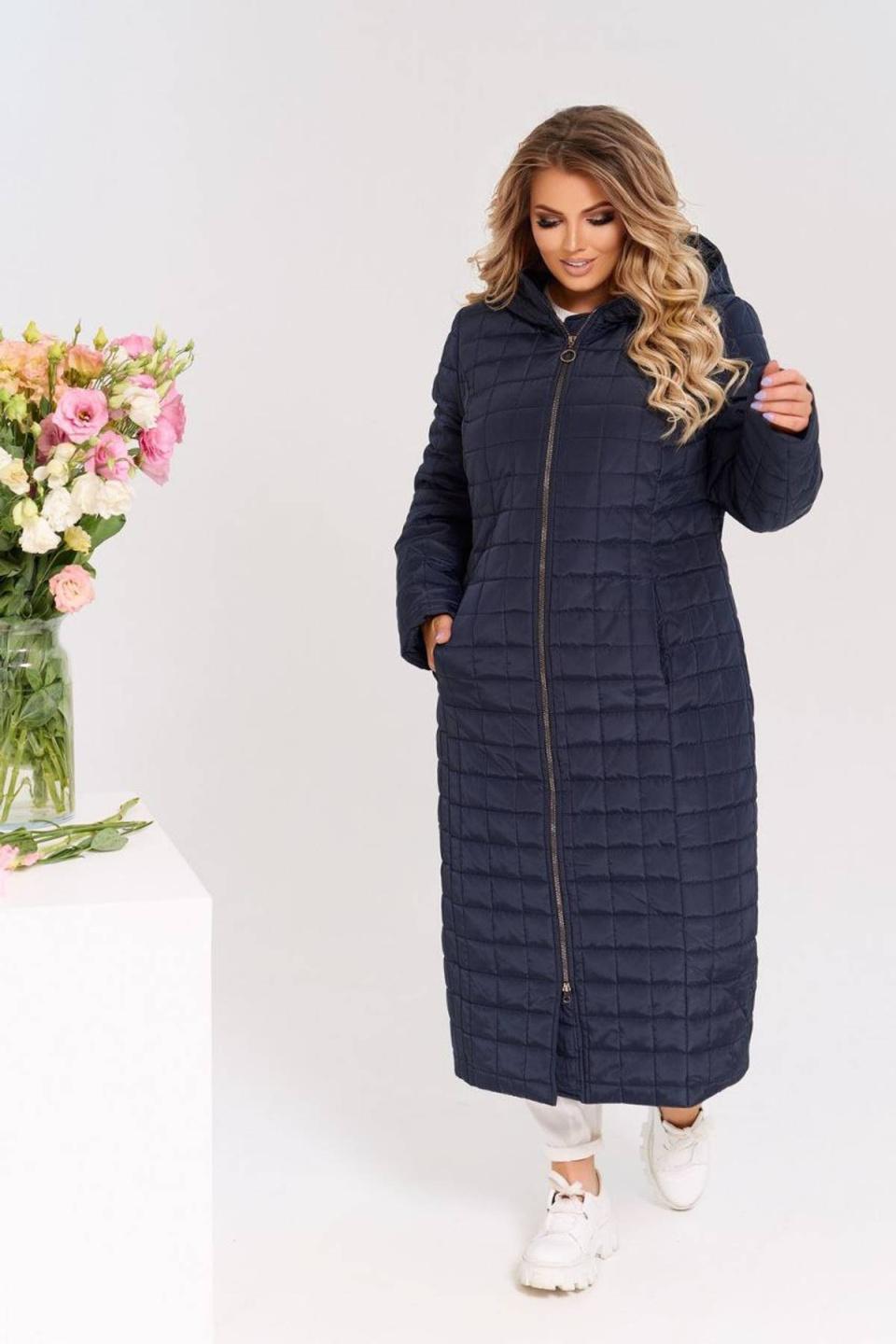 

Стегане пальто з капюшоном Tatiana РОЗІ 4XL темно-синього кольору