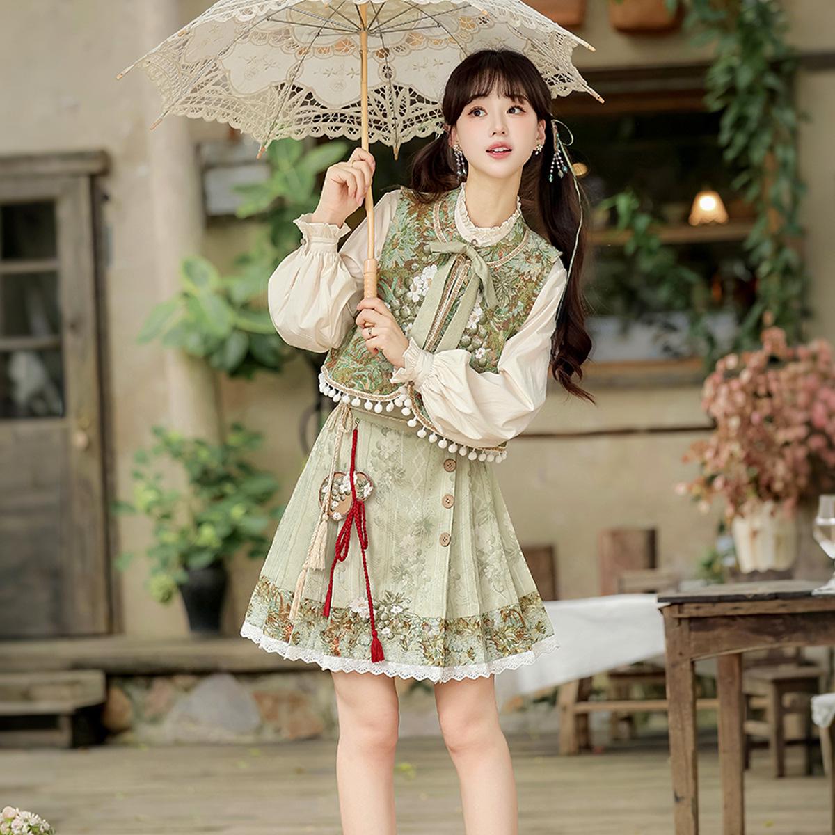 

И Мэн Гэ Осенний Клематис Ханфу Женский Комплект Жилет и Юбка в Китайском Стиле Large