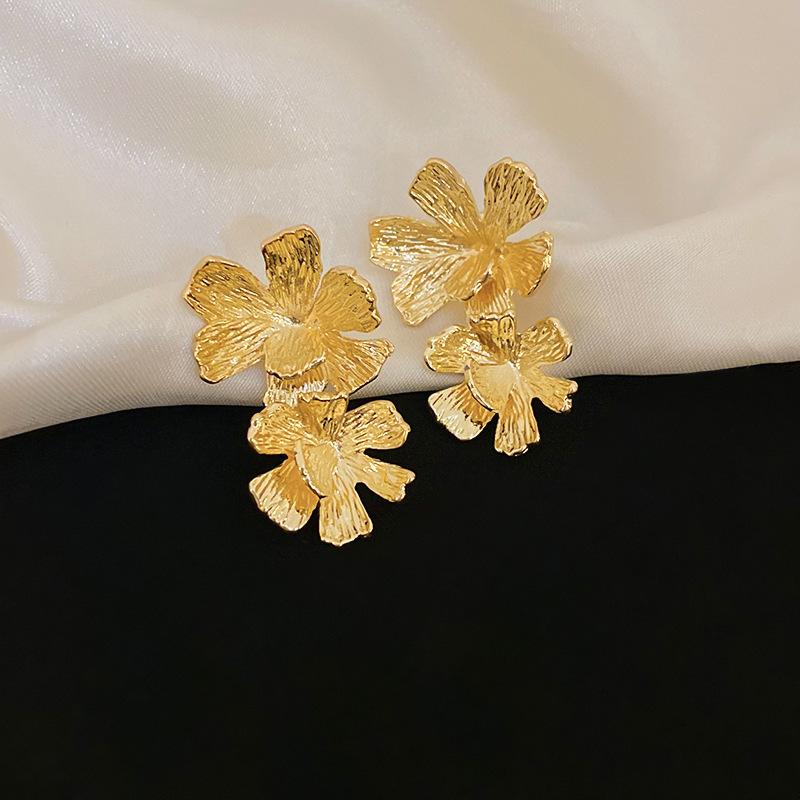 Elegant Vintage French Butterfly Flower Stud Earrings - High-End Fashion Accessories for Women