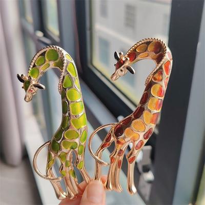 1PC Cute Giraffe Shaped Brooch Animal Enamel Pin Paint Badge Clothing Backpack Accessories