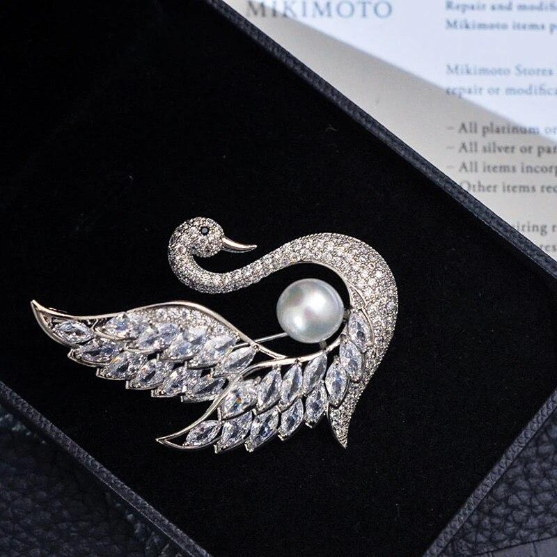 New Natural White Pearl Swan Brooch Fashion Sweater Jewelry for Women