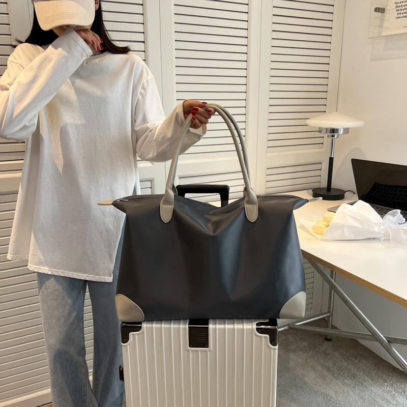 Portable Women's Yoga Fitness Bag: High-Capacity, Fashionable Tote for Travel and Sports