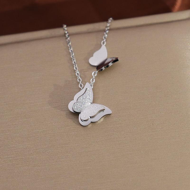 

Ожерелье из титановой стали с бабочкой из нубука Женское ожерелье из нержавеющей стали с двойной бабочкой из нубука