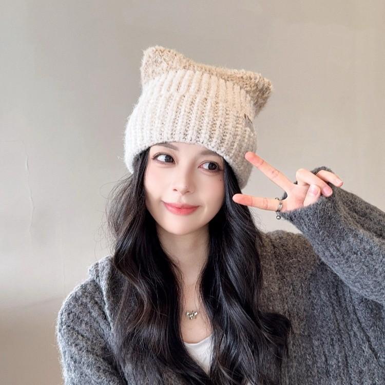 2025 Season Cute Cat Ears Plush Knitted Hat Women's Cold and Warm Ear Protection Hat Shows Small Face