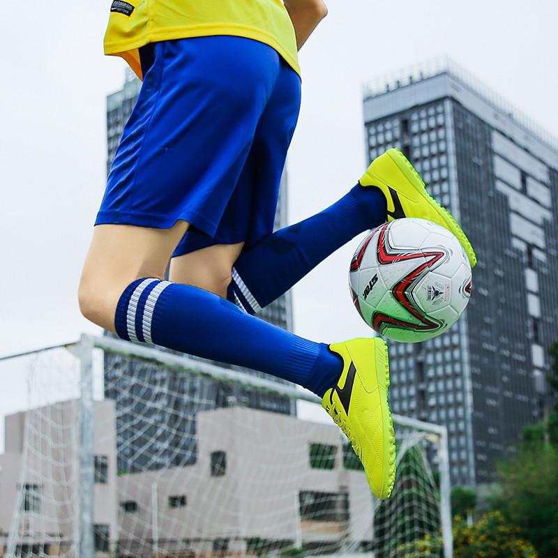 Men Soccer Shoes Anti -Slippery Futsal Kid Football Sneakers Indoor Sports Shoes Professional Training Tf Shoes Chuteira Society