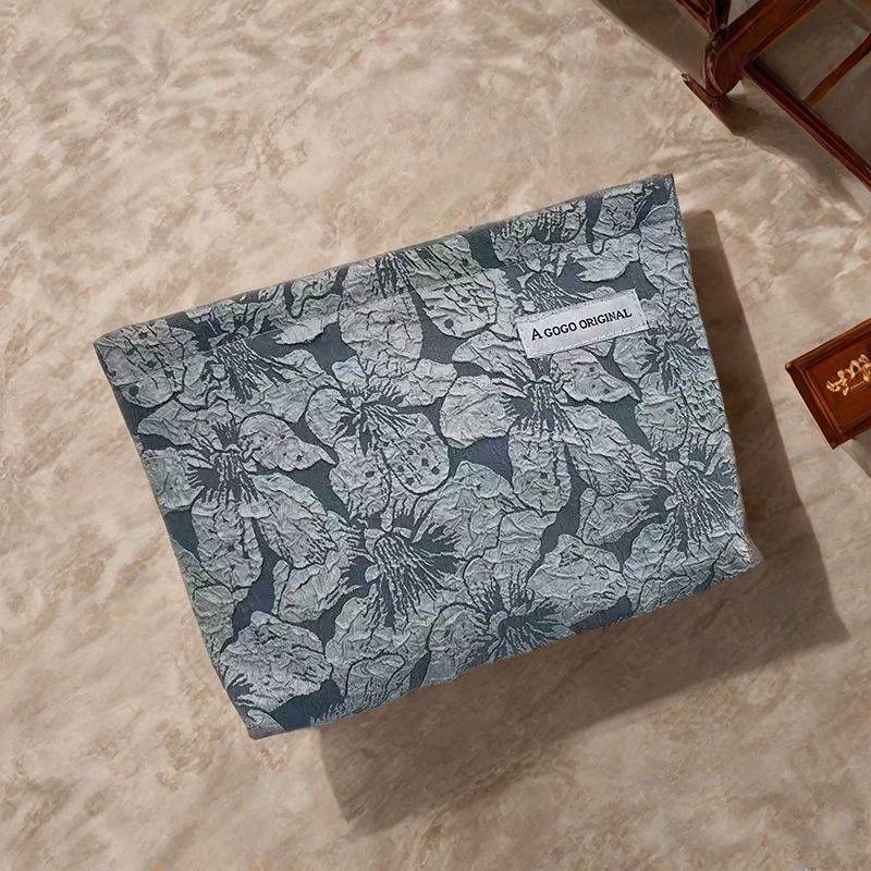 

2023 Stylish Women s Large Capacity Cosmetic Bag - High-End, Simple Storage