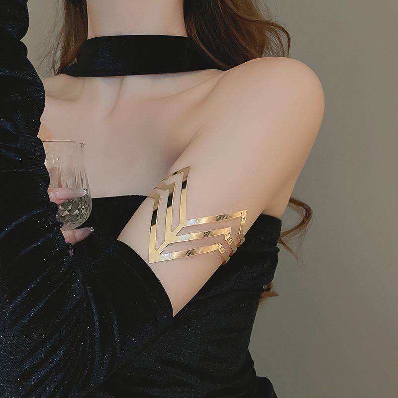 Vintage Eenvoudige Bovenarm Armband Voor Vrouwen Trendy Geometrische Waterdruppel Vorm Armbanden Verstelbare Feest Bruiloft Sieraden Cadeaus