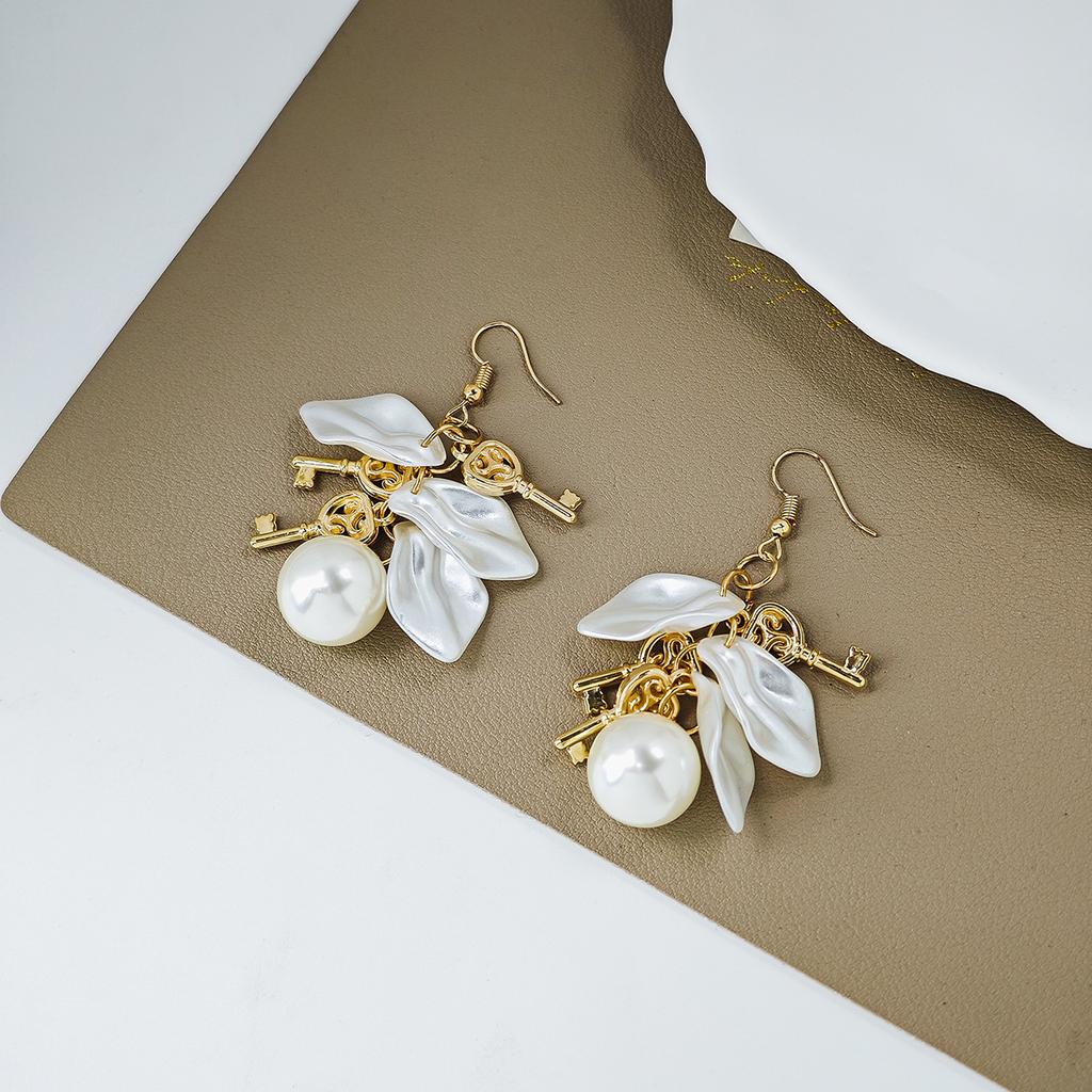French Retro Light Luxury White Petal Pearl Earrings, Simple Design Flower Butterfly Key Fringed Earrings