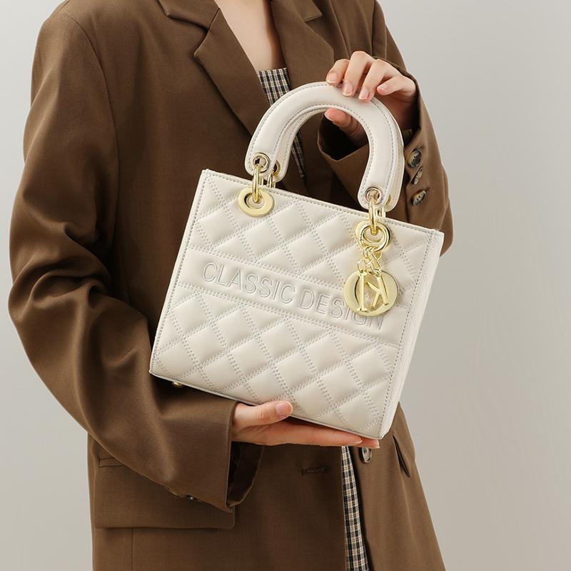 Bag Women's 2025 Summer New Women's Bag Princess Diana Bag Crossbody Bag Premium Sense Niche Leather Handbag Luggage