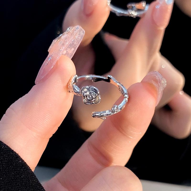 

Инс 2023 Современный Стиль Регулируемое Открытое Кольцо для Женщин с Элегантным Геометрическим Дизайном J3009