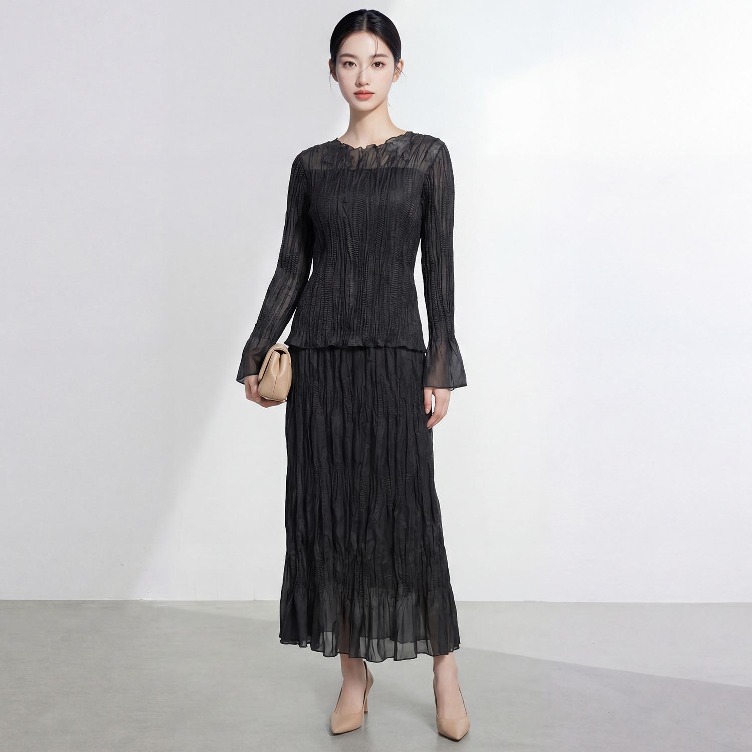 

Miyake Style Women s Summer Pleated Skirt with Embroidered Lace Lining and Long-Sleeved T-Shirt Set Top Only чорний