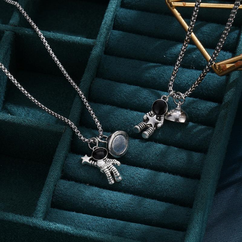 Attraction Magnet Astronaut Couple Necklace Pick Star Little Astronaut Pendant