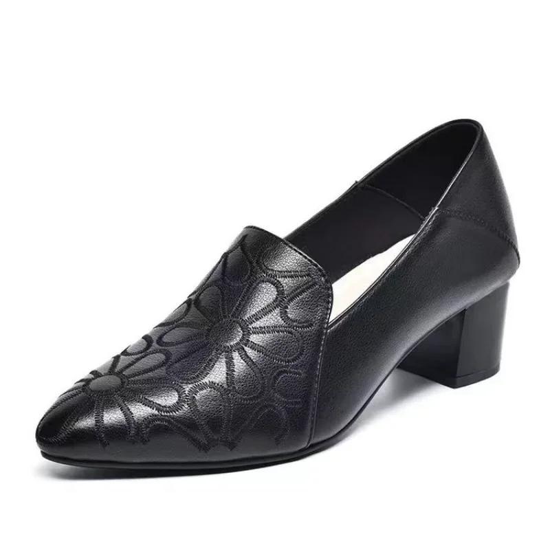 Fashion Single Shoes for Women In Autumn New Style Embroidered Shallow Pumps Ethnic Style Retro Women's Shoes 2025