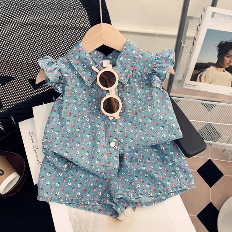 Летний джинсовый костюм Корейский комплект с принтом и рукавами-фонариками Стильный комплект-двойка для маленьких девочек 90