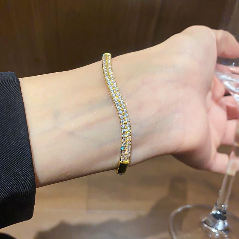 14K Gold-Plated Zircon Starburst Flower Bracelet, Light Luxury Fashion Bangle