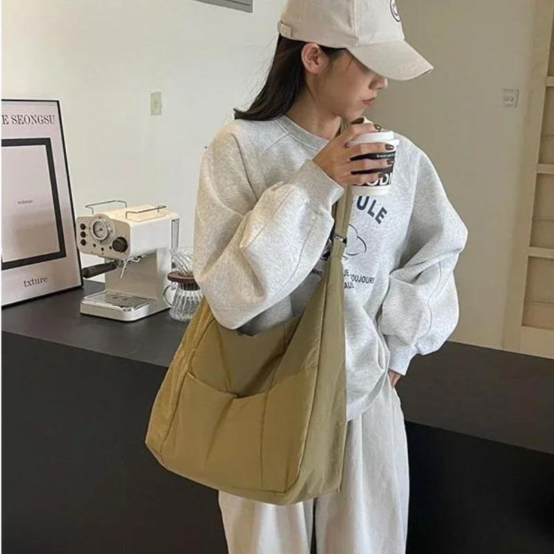 Hochwertige einfarbige Umhängetasche mit großem Fassungsvermögen, multifunktionale Nylon-Umhängetasche mit großem Fassungsvermögen, lässig klassisch