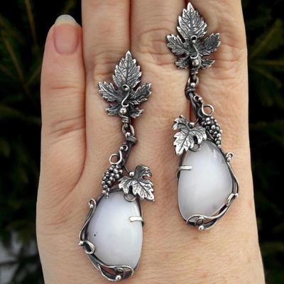 Vintage Opal Earrings Silver Color Grape Leaf Plant Moonstone Earrings for Women Engagement Anniversary Party Jewelry Gift
