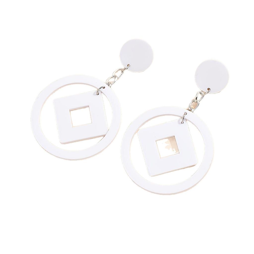 Large Exaggerated and Sexy Big Circle Earrings, Earclips and Hipster Party Accessories On The Streets of Europe, America, Japan and Korea