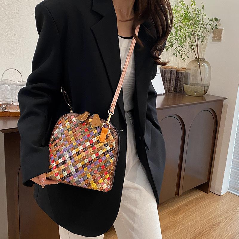 Knitted Bag, Fashionable Color-matching Crossbody Bag, Elegant Shell Commuter Bag
