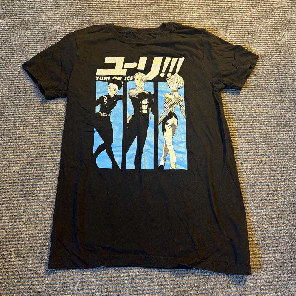 Yuri!!! auf Ice Black Grafik-T-Shirt Größe Klein Anime Manga