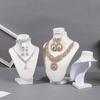 Anspruchsvoller Robuster Flusen Schmuck-Display-Büste Kleiner Halsketten-Display-Ständer mit Verstellbarem Haken für Merchandising