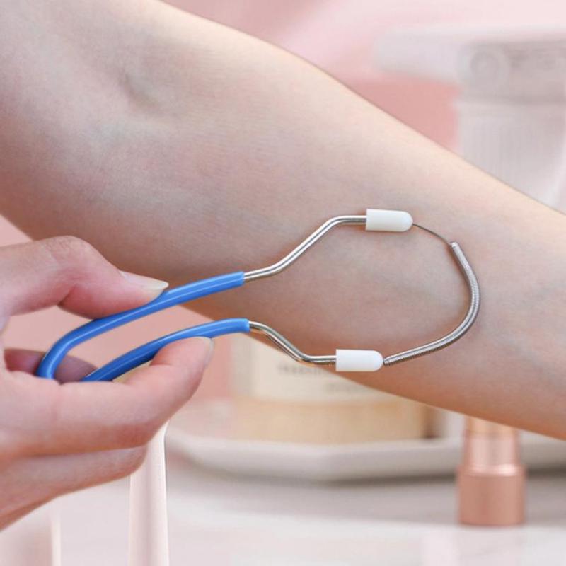 Gesichtshaarentferner für Frauen. Entfernen Sie unerwünschte Haare auf Oberlippe, Kinn, Gesicht oder Hals. Entferner-Feder für unansehnliche Haare