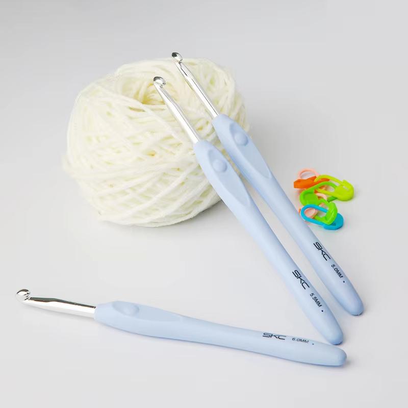 1pc 1.5-6mm Blue Crochet Hook Soft Plastic Handle Aluminum Knitting Needle for Women Adults Kids Children Beginners