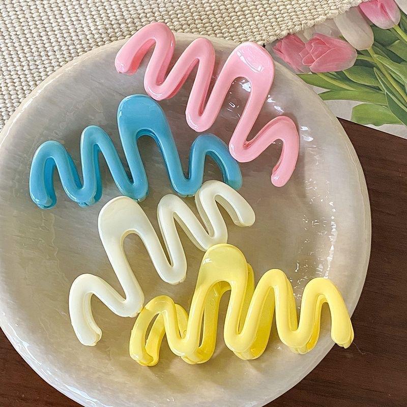 Colorful Jelly Wave Hair Claw Shark Hair Claw Clip Women Girls Korean Sweet Simple Irregular Hair Clip Hair Accessories