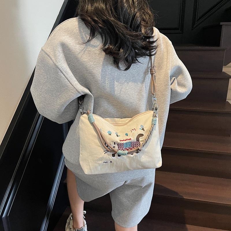 Heavy industry embroidery cat portable nylon bag women's leisure going out commuting messenger bag versatile shoulder bag