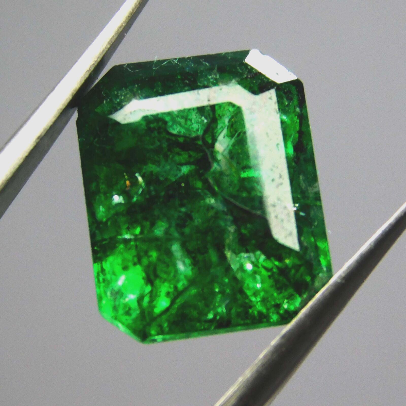 

Дорогоцінний Натуральний AAA+ Смарагдово-зелений Смарагдовий Огранки 9.96 Карата СЕРТИФІКОВАНИЙ Вільний Дорогоцінний Камінь 1A-3883a 12.9 mm зелений