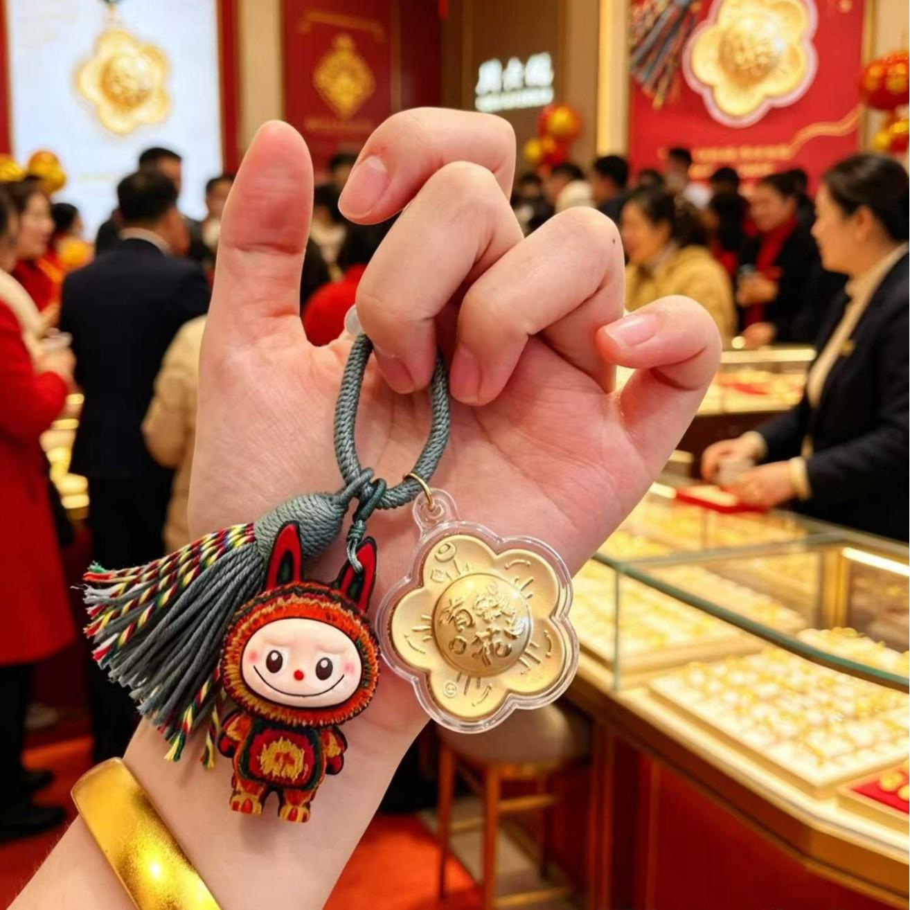 999 Pure Gold Money Flower Keychain with Wood Cloth Bag - Elegant Gift for Business or Driving No Gold